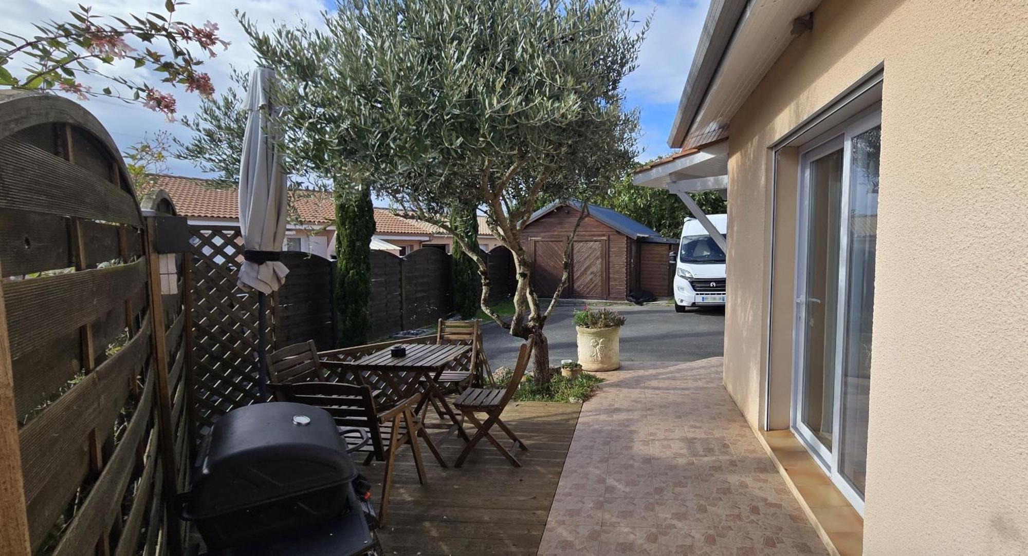 Welcome Logement Avec Terrasse Proche Bordeaux Saint-Andre-de-Cubzac Luaran gambar